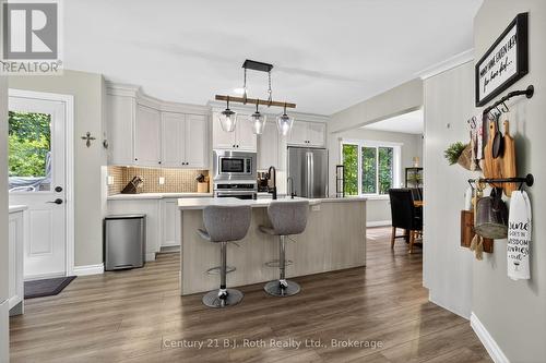 83 Wozniak Road, Penetanguishene, ON - Indoor Photo Showing Kitchen With Upgraded Kitchen