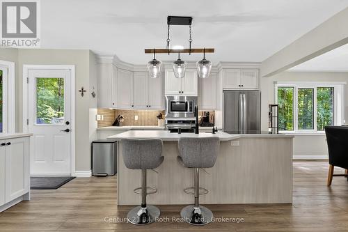 83 Wozniak Road, Penetanguishene, ON - Indoor Photo Showing Kitchen With Upgraded Kitchen
