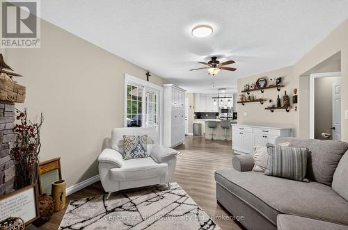 83 Wozniak Road, Penetanguishene, ON - Indoor Photo Showing Living Room