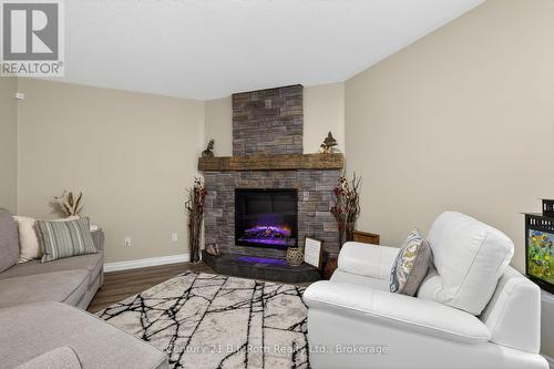 83 Wozniak Road, Penetanguishene, ON - Indoor Photo Showing Living Room With Fireplace