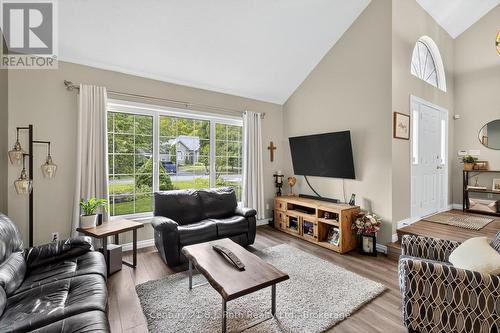 83 Wozniak Road, Penetanguishene, ON - Indoor Photo Showing Living Room