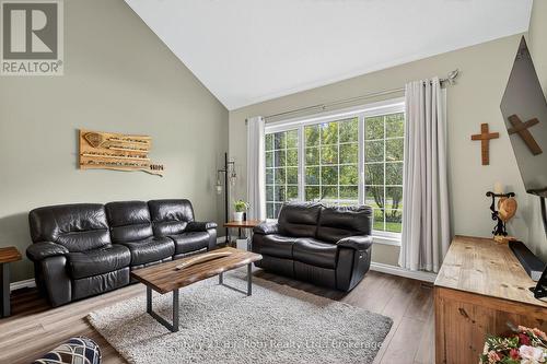 83 Wozniak Road, Penetanguishene, ON - Indoor Photo Showing Living Room