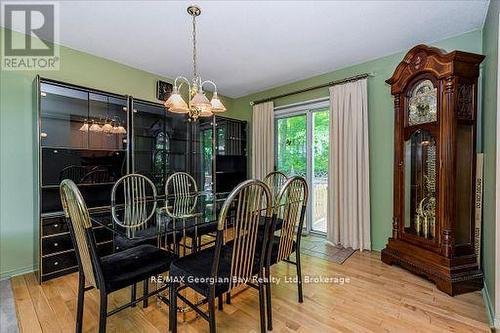 31 Lakeview Crescent, Tiny, ON - Indoor Photo Showing Dining Room