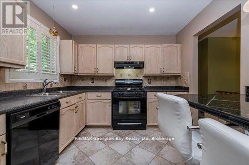 31 Lakeview Crescent, Tiny, ON - Indoor Photo Showing Kitchen With Double Sink