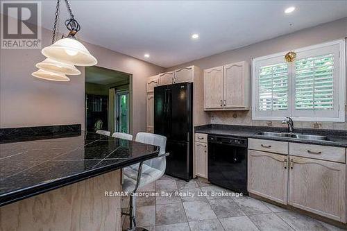 31 Lakeview Crescent, Tiny, ON - Indoor Photo Showing Kitchen With Double Sink