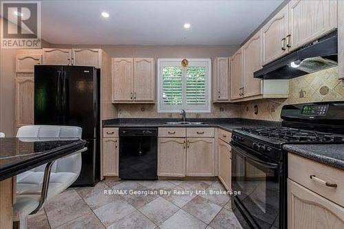 31 Lakeview Crescent, Tiny, ON - Indoor Photo Showing Kitchen With Double Sink