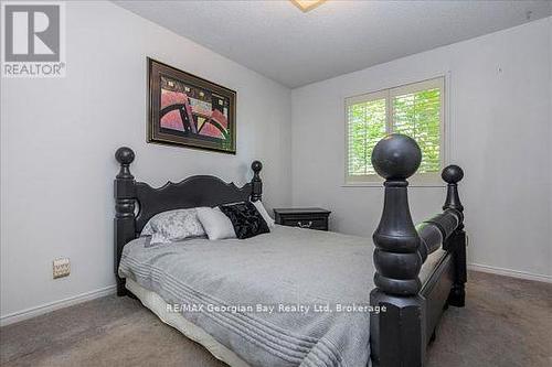 31 Lakeview Crescent, Tiny, ON - Indoor Photo Showing Bedroom