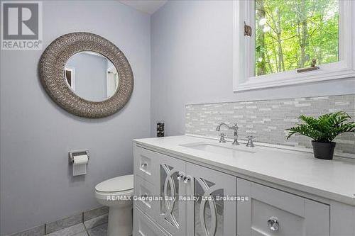 31 Lakeview Crescent, Tiny, ON - Indoor Photo Showing Bathroom