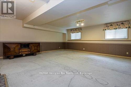 31 Lakeview Crescent, Tiny, ON - Indoor Photo Showing Other Room