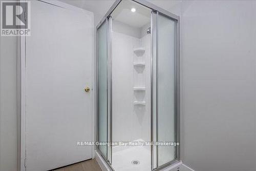 31 Lakeview Crescent, Tiny, ON - Indoor Photo Showing Bathroom