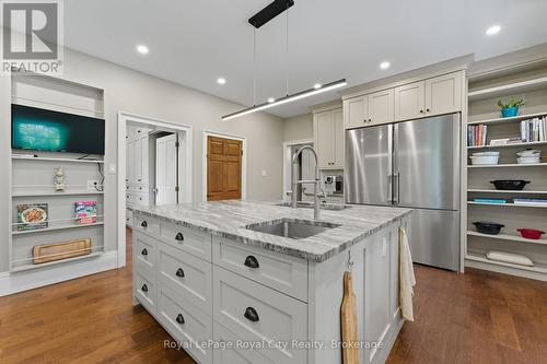 66 Old Mill Road, Cambridge, ON - Indoor Photo Showing Kitchen With Upgraded Kitchen