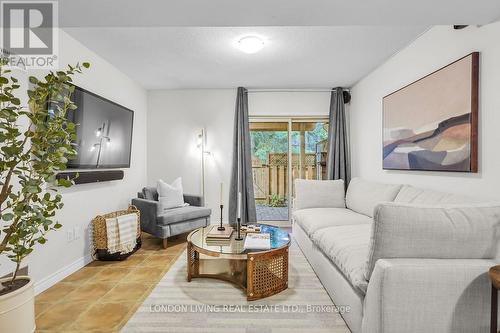 21 - 30 Grand Avenue, London South (South F), ON - Indoor Photo Showing Living Room