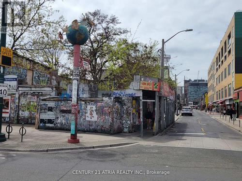 374 Spadina Avenue, Toronto, ON 