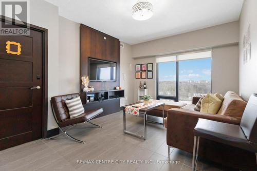 1218 - 1235 Richmond Street, London East (East B), ON - Indoor Photo Showing Living Room