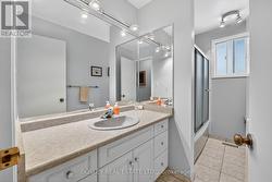 72 Flynn - Family Bathroom - 
