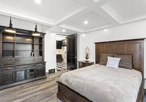 11833  102 Avenue, Edmonton, AB 