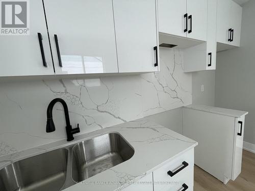 321 Dieppe Street, Welland (Lincoln/Crowland), ON - Indoor Photo Showing Kitchen With Double Sink