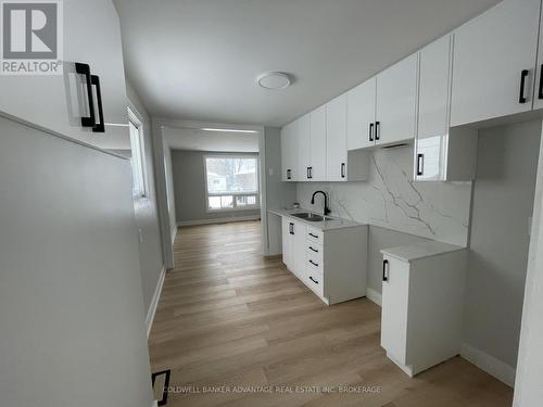 321 Dieppe Street, Welland (Lincoln/Crowland), ON - Indoor Photo Showing Kitchen