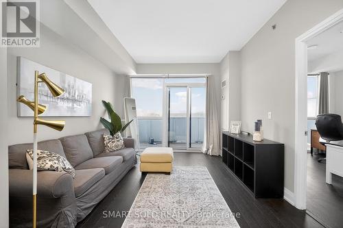 712 - 65 Speers Road, Oakville, ON - Indoor Photo Showing Living Room