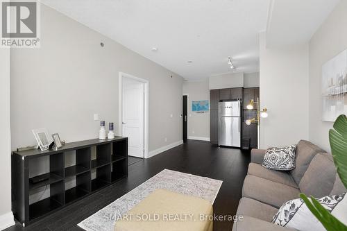 712 - 65 Speers Road, Oakville, ON - Indoor Photo Showing Living Room