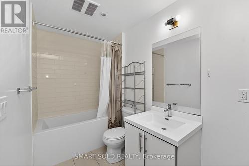 712 - 65 Speers Road, Oakville, ON - Indoor Photo Showing Bathroom