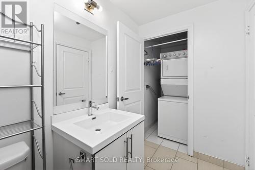 712 - 65 Speers Road, Oakville, ON - Indoor Photo Showing Laundry Room