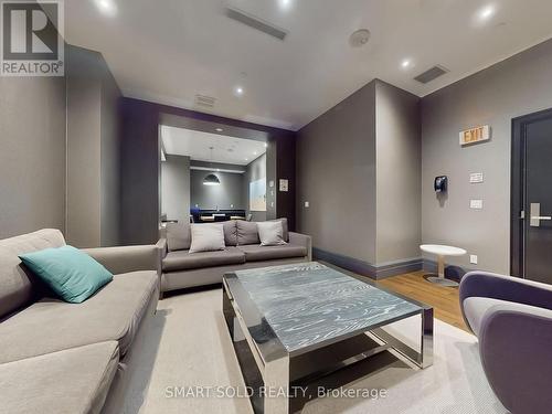 712 - 65 Speers Road, Oakville, ON - Indoor Photo Showing Living Room