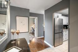 Front foyer and view to the kitchen - 