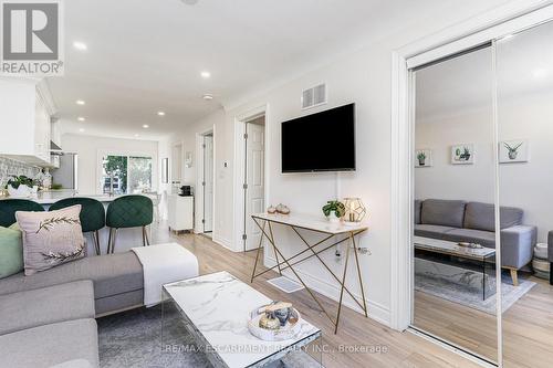 97 East 31St Street, Hamilton, ON - Indoor Photo Showing Living Room