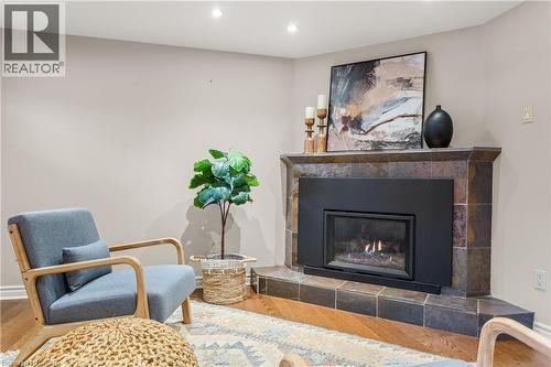 581 Braemore Road, Burlington, ON - Indoor Photo Showing Living Room With Fireplace