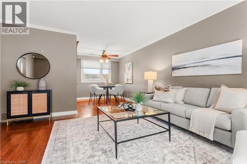 581 Braemore Road, Burlington, ON - Indoor Photo Showing Living Room