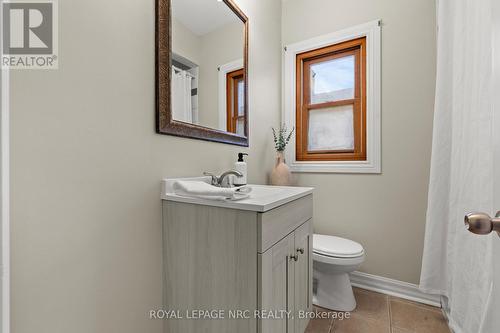 22 Denistoun Street, Welland (Broadway), ON - Indoor Photo Showing Bathroom