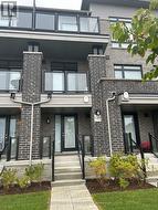 28 ESQUIRE WAY W  Whitby, ON L1R 0S7
