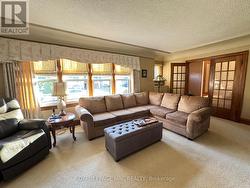 Large bright living room - 