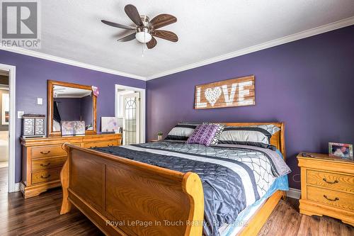 8 Tiny Beaches Road S, Tiny, ON - Indoor Photo Showing Bedroom