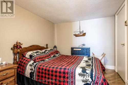 8 Tiny Beaches Road S, Tiny, ON - Indoor Photo Showing Bedroom