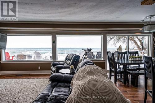 8 Tiny Beaches Road S, Tiny, ON - Indoor Photo Showing Other Room