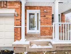 52 LONG ISLAND CRESCENT  Toronto, ON M1C 5E4