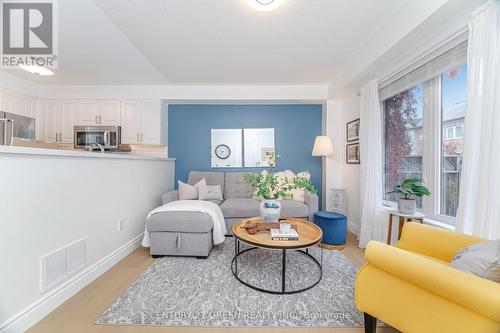 2403 Emerson Drive, Burlington, ON - Indoor Photo Showing Living Room