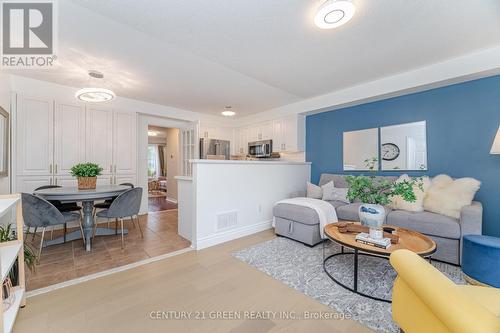 2403 Emerson Drive, Burlington, ON - Indoor Photo Showing Living Room