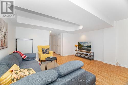 2403 Emerson Drive, Burlington, ON - Indoor Photo Showing Living Room
