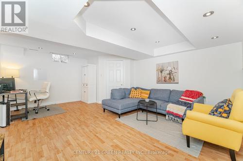 2403 Emerson Drive, Burlington, ON - Indoor Photo Showing Living Room