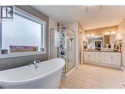 Large primary bedroom ensuite - 