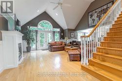 Huge vaulted ceilings - 