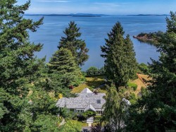 4590 Torquay Dr  Saanich, BC V8N 3L7