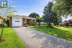 215 SLOANE AVENUE  Toronto, ON M4A 2C5