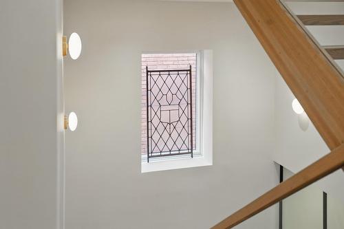 Escalier - 17 Av. Melbourne, Westmount, QC - Indoor Photo Showing Other Room