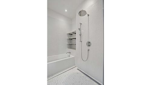 Salle de bains - 17 Av. Melbourne, Westmount, QC - Indoor Photo Showing Bathroom