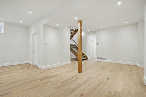 Salle familiale - 17 Av. Melbourne, Westmount, QC - Indoor Photo Showing Other Room