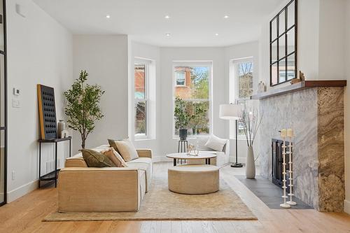Salon - 17 Av. Melbourne, Westmount, QC - Indoor With Fireplace